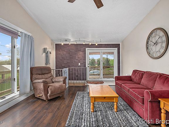 4th image of 408 N Lake Dr