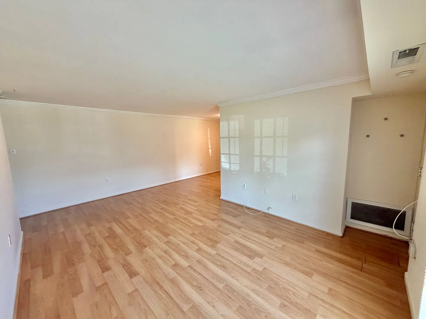 Sail into this 2BR 1BA at the Mayflower Condominiums in Alexandria includes utilities — Photo 4