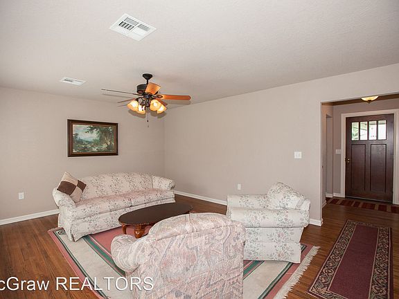 3rd image of 559 S Richmond Ave