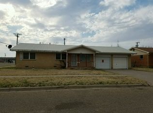1014 S Loyola St, Perryton, TX 79070