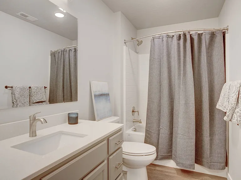 1420 Maple Grove Apartments — Photo 28