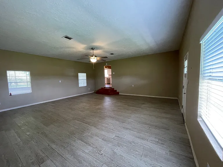 17261 County Line Rd — Photo 2