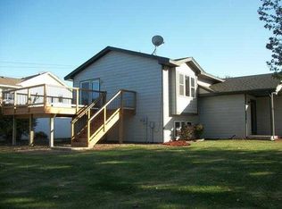 8008 Delano Cir, Inver Grove Heights, MN 55076