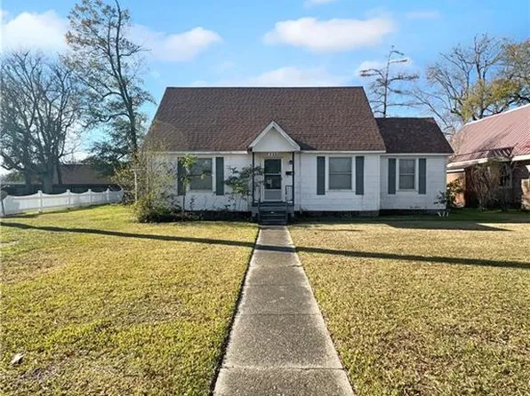 223 Hoppen Pl, Bogalusa, LA 70427