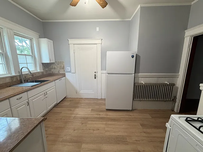 126 Kinsley St #A — Photo 2