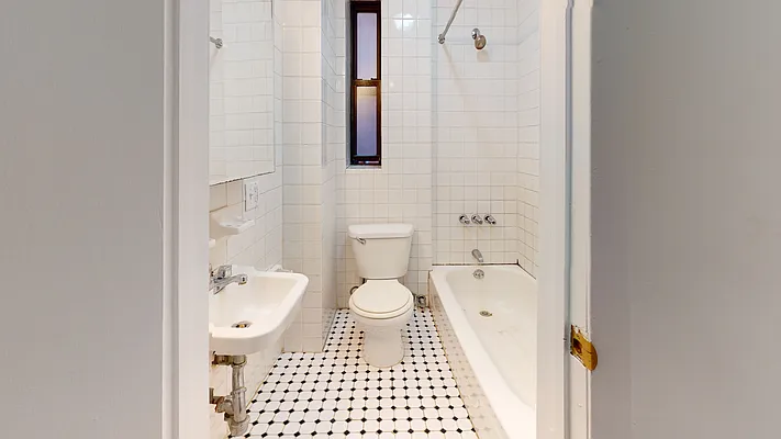 Rented by Bond New York | media 5