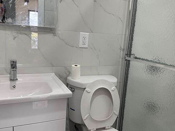 4th image of 5721 224th St Floor 1