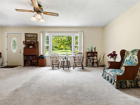 4th image of 409 Hillside Ave