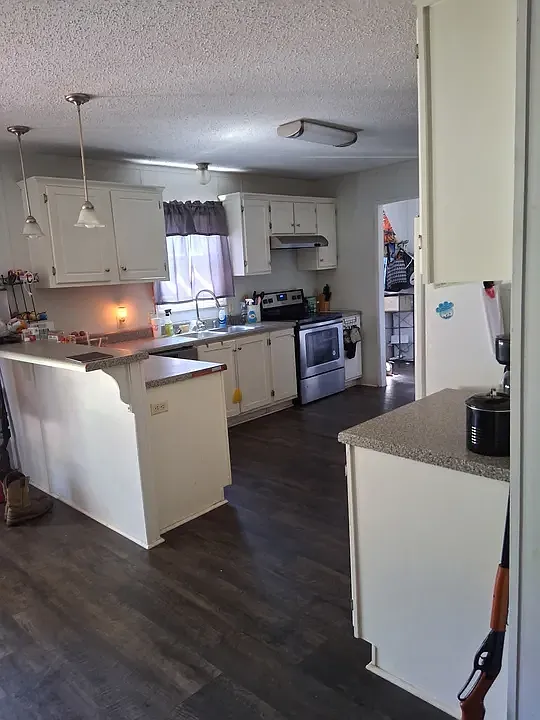 4 bed, 2200 sqft, $2,000 — Photo 2