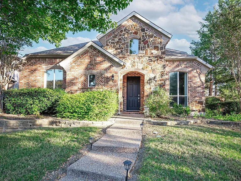 6812 Valley Brook Dr — Photo 1