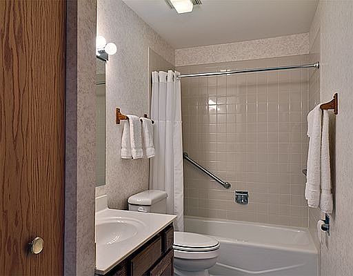 3rd image of 815 Pearson St APT 11