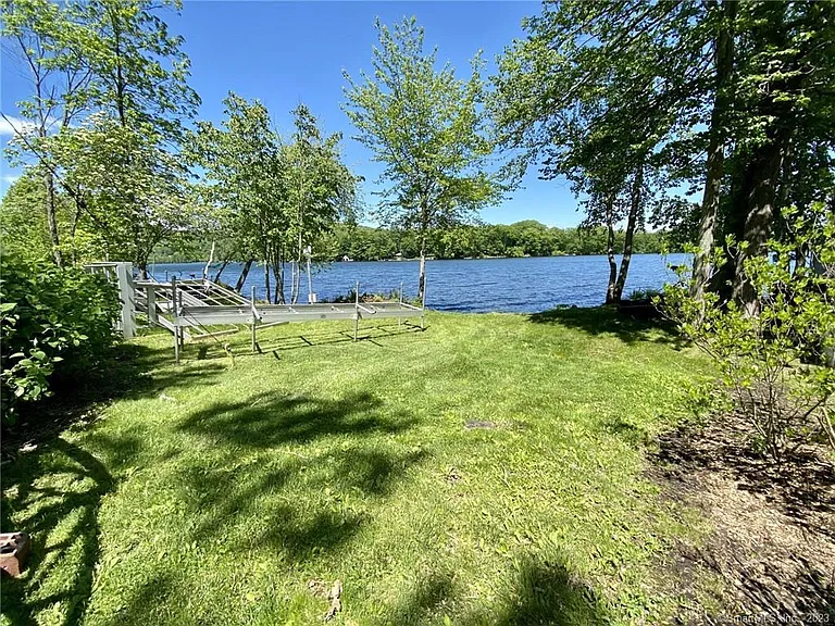 321 W Shore Rd — Photo 32