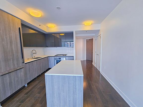 4th image of 338 Main St Unit 17H