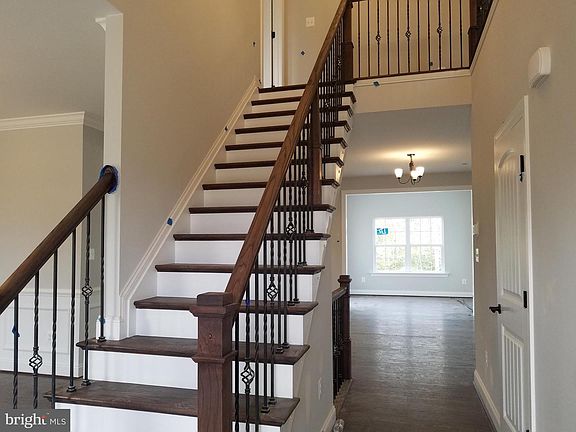3rd image of 40308 Laurel Cir