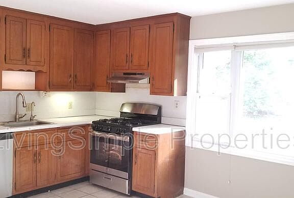 4th image of 1611 Farragut Ave