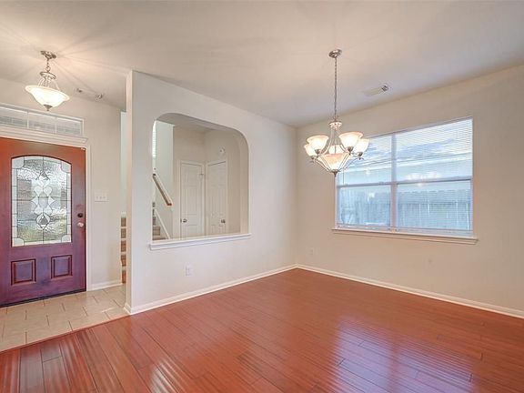 4th image of 918 Cavern Brook Ln