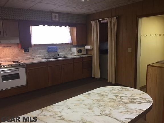 Ceramic tile back spash - Laundry rm to rght