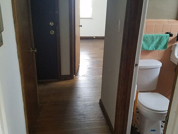 5th image of 660 Eleanor Ave