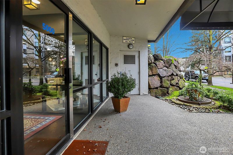 2nd image of 5000 California Avenue SW #406