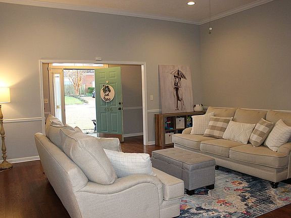 3rd image of 426 Browning Dr