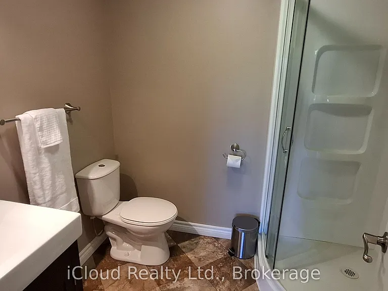 481 24th St W — Photo 16