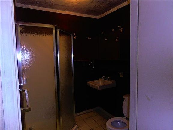 5th image of 104 Askew Ave