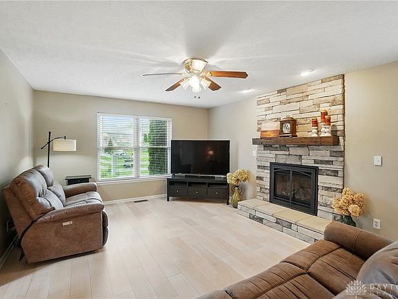 3rd image of 301 Sagewood Ct