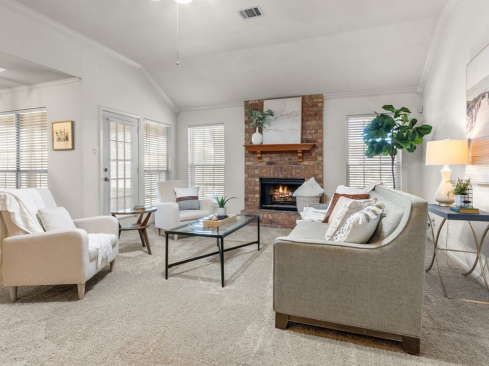 1st image of 120 Briar Ridge Dr