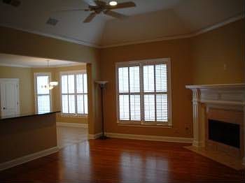 5th image of 1875 Laurel Ln
