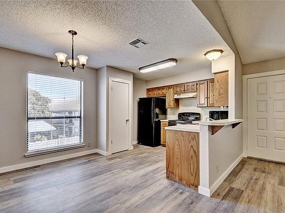 3rd image of 20800 Bonanza St APT D