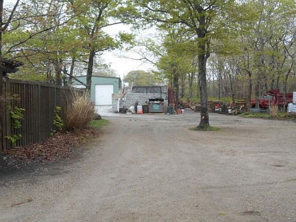 Exterior Neighborhood (street photo)
