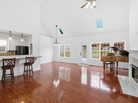 2nd image of 5643 Tucker Rd