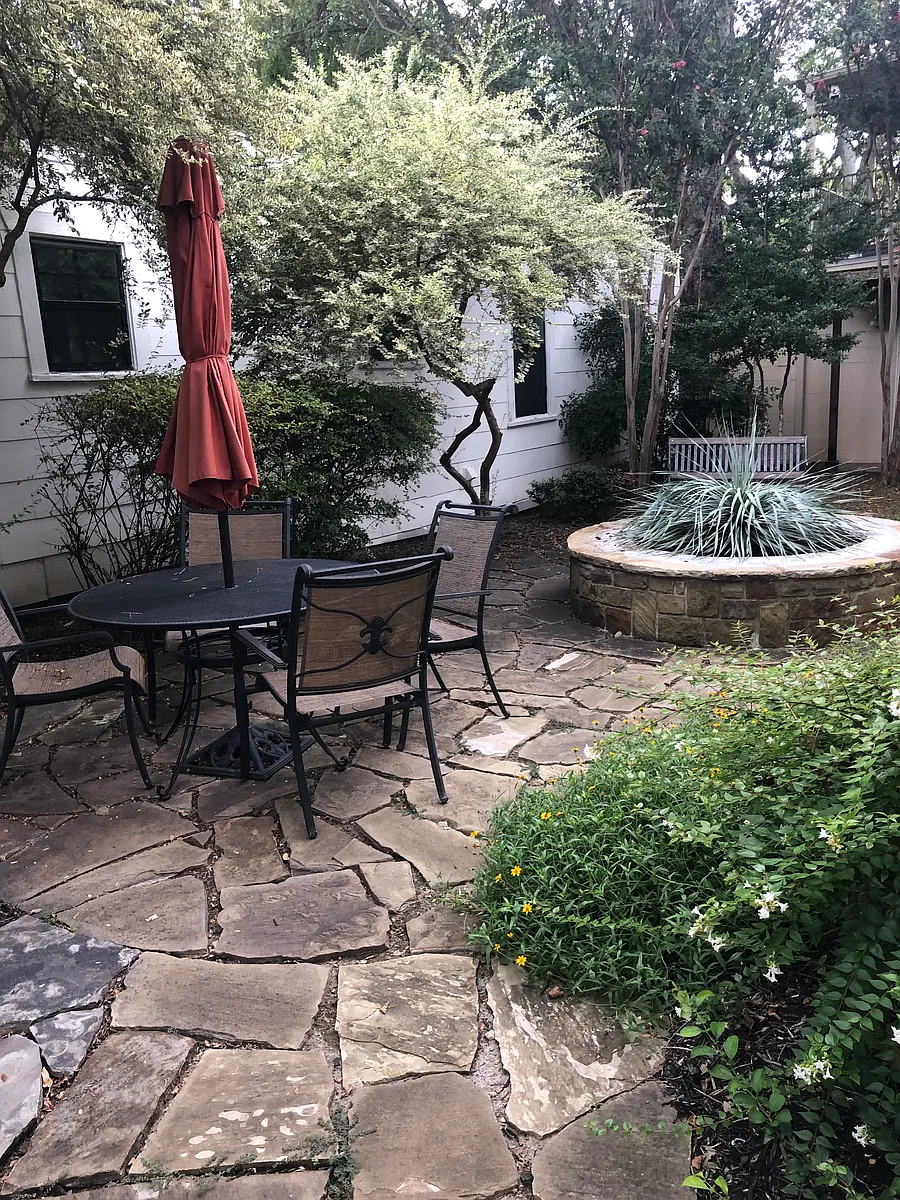 Patio area, open for casual outdoors enjoyment - 5033 Byers Ave #C