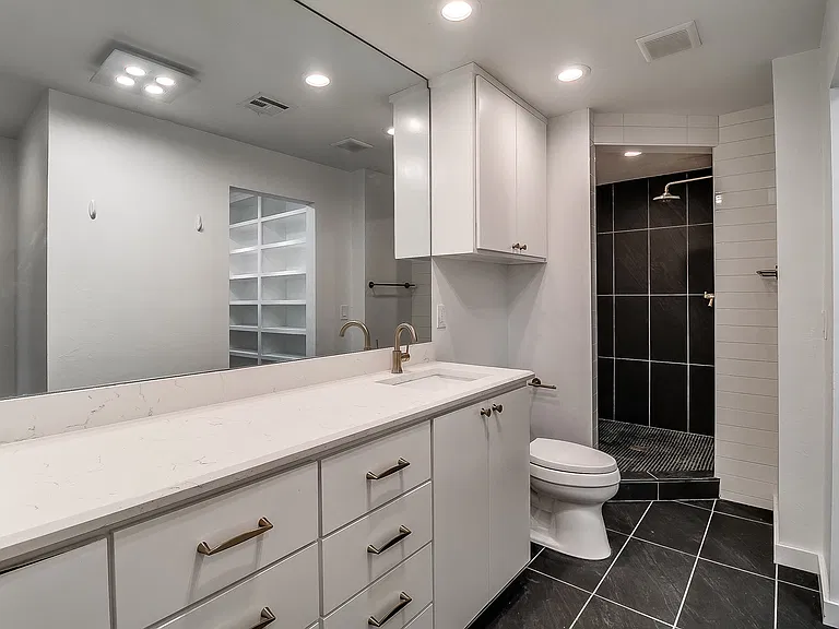 2524 NW 52nd St — Photo 30