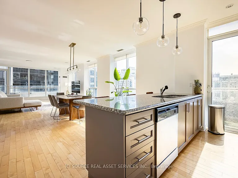 250 Wellington St W #Penthouse 40 — Photo 11