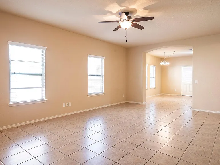 433 Stonebrook Dr — Photo 9