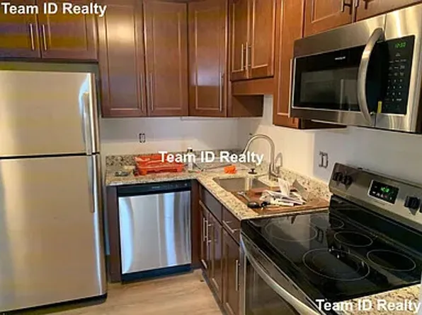 55 Farwell St APT 12, Newton, MA 02460
