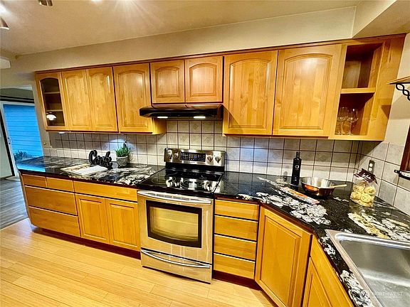 3rd image of 6521 Highland Dr SW