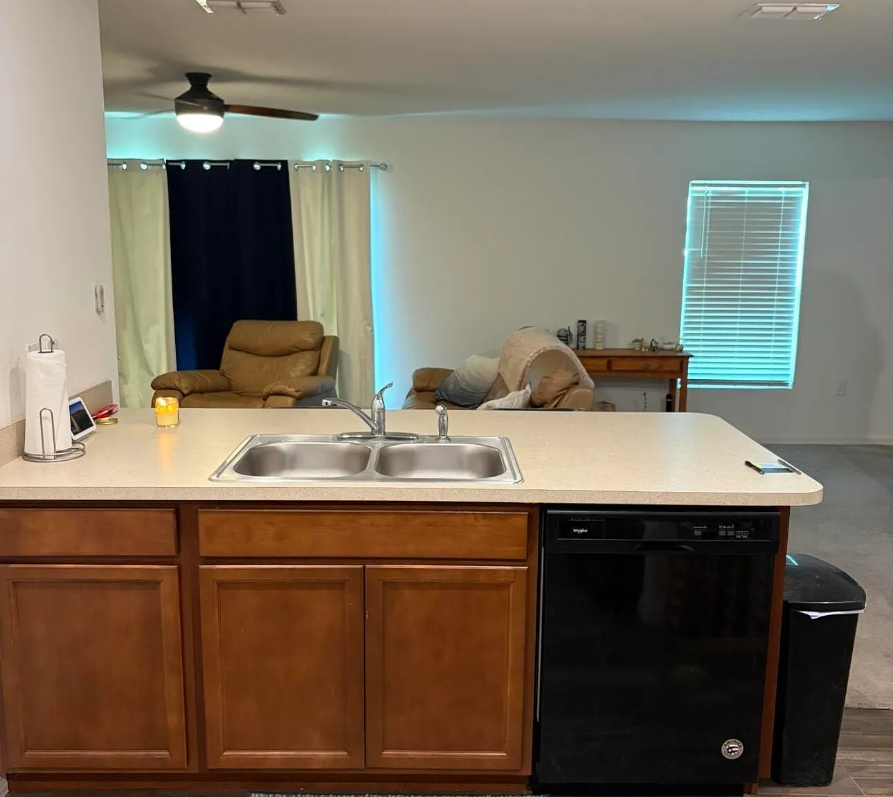 3 bed, 5.0 bath, 1294 sqft, $2,000 — Photo 4
