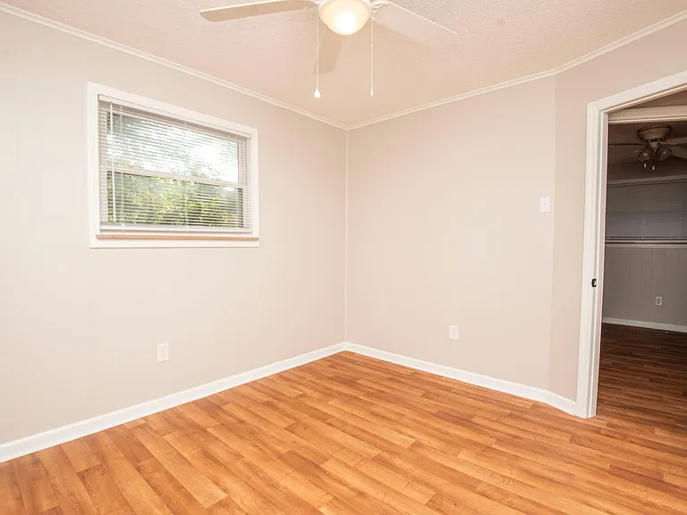 136 Harrison Ln — Photo 32