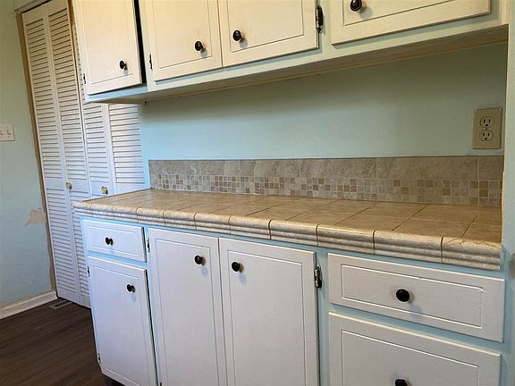 5th image of 402 E Shore Dr