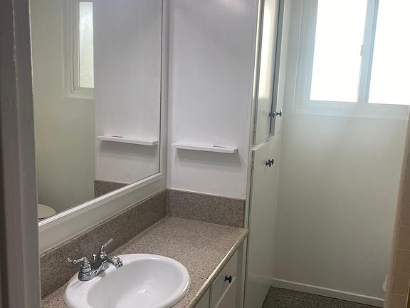 5th image of 3922 Emerald St