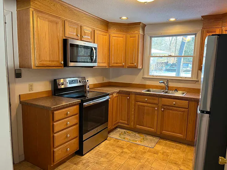 611 Amherst Rd — Photo 4