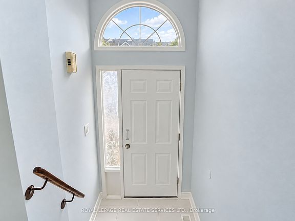 3rd image of 10 Reidmount Ave #10