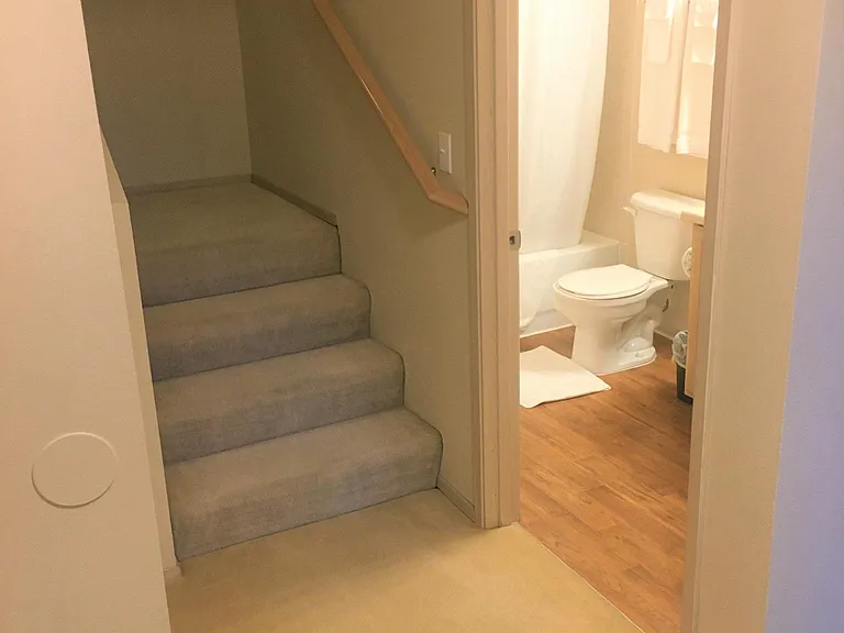 Capitol Steps Apartments & Furnished Suites — Photo 22