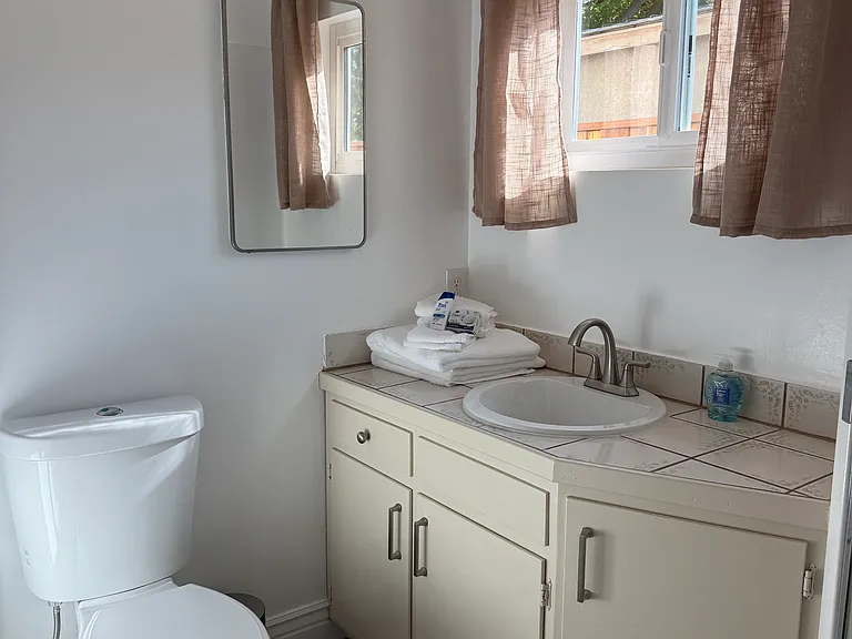 456 Hollywood Ave — Photo 9