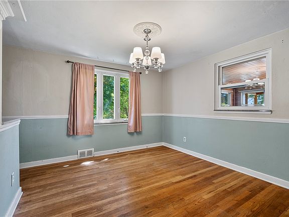 5th image of 3210 Thornwood Dr