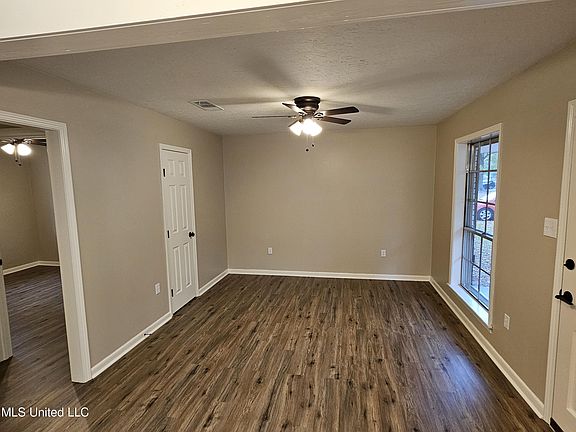 4th image of 123 Skylane Dr