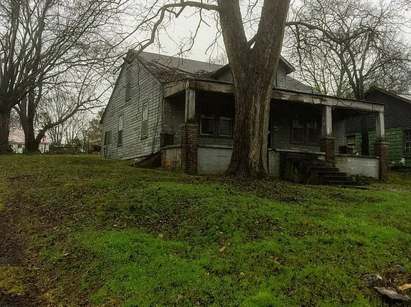 1013 Campbell St W, Fayetteville, TN 37334