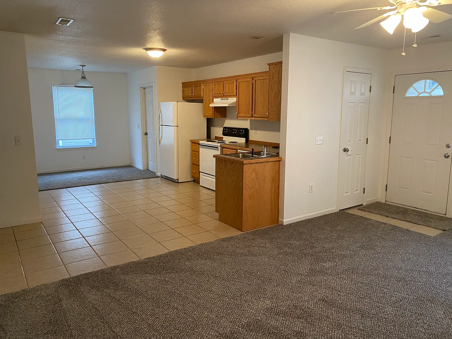 3 bed, 1200 sqft, $1,275 — Photo 2